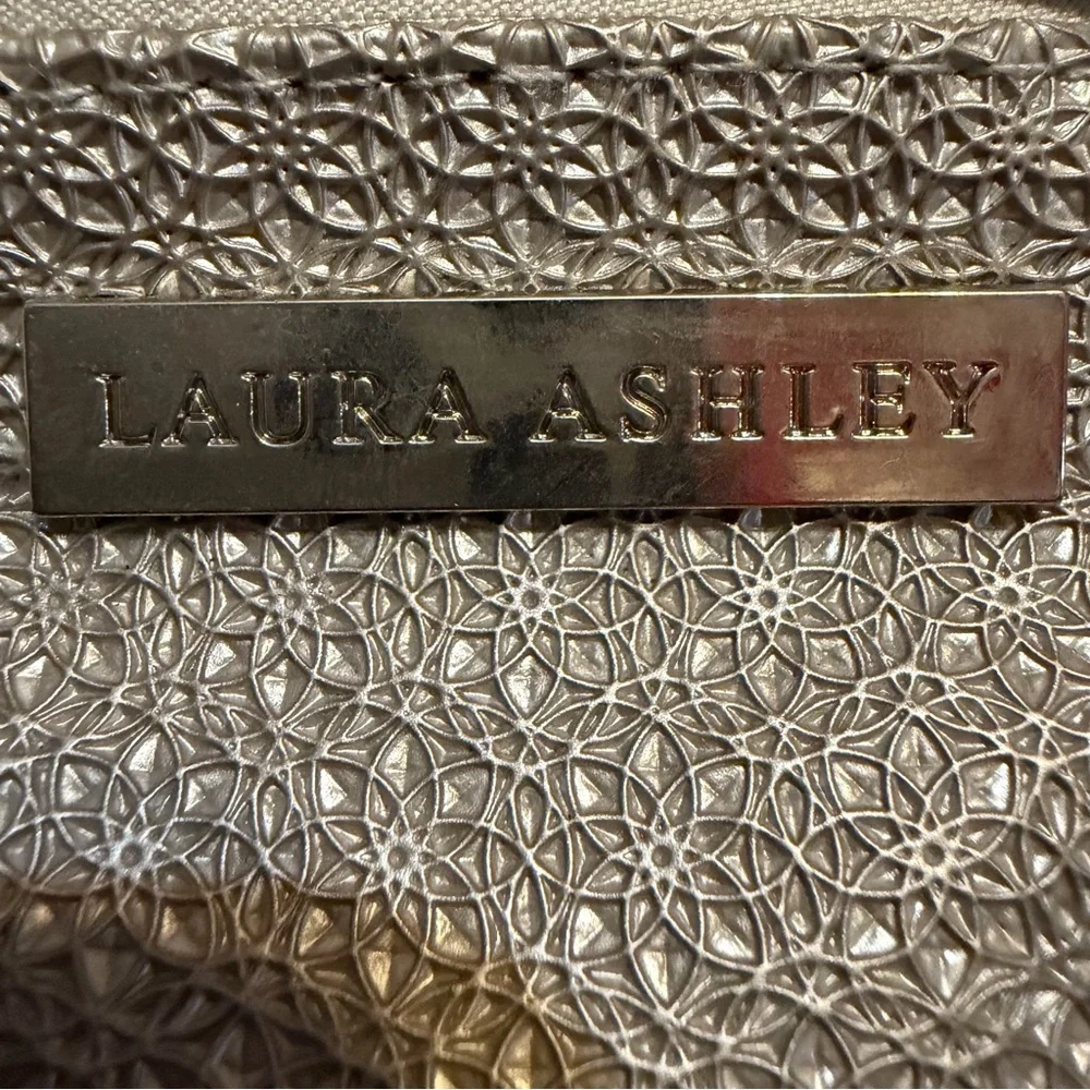 Laura Ashley Metallic Floral Jewelry‎ Bag Travel Case Organizer Zip